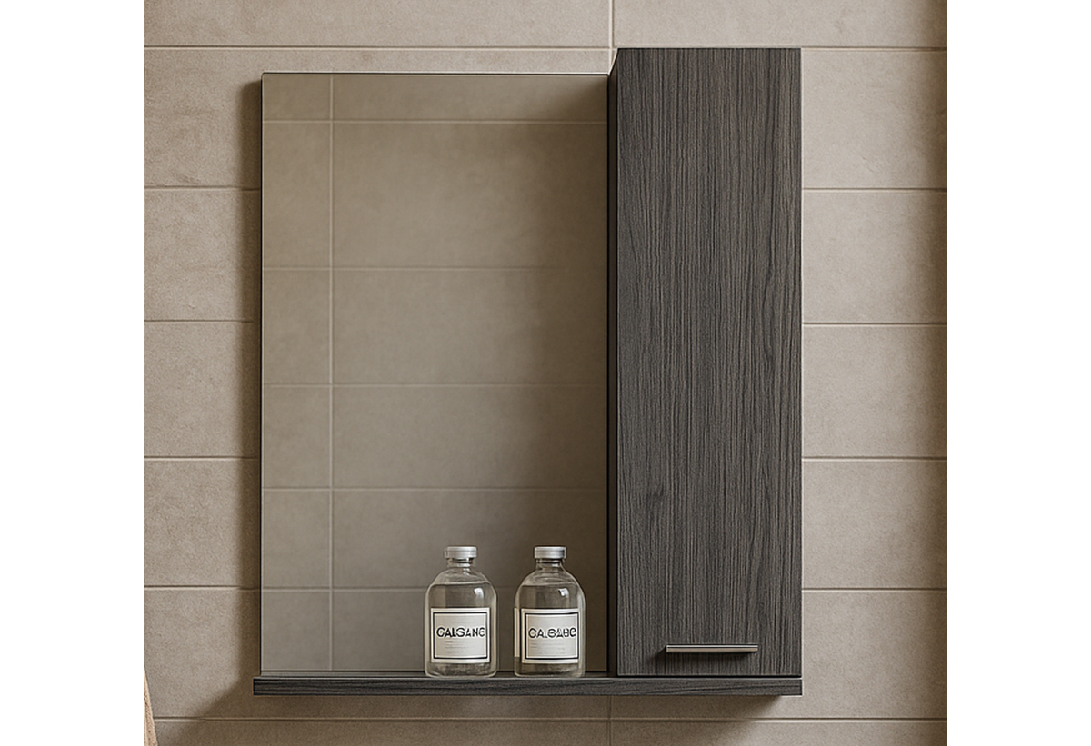 Απεικονίζεται ο καθρέπτης σε ένα μπάνιο